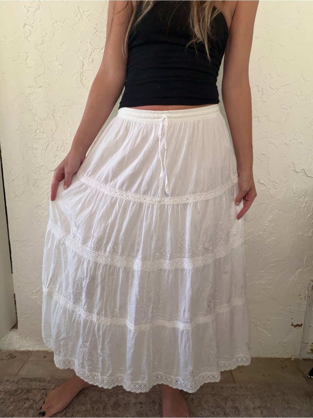 Vintage Women's White Tiered Boho Maxi Skirt with Lace Trim